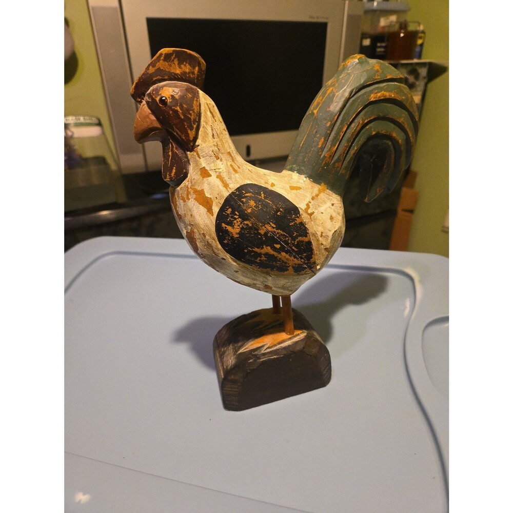 Rustic Americana wood carved rooster.  EUC